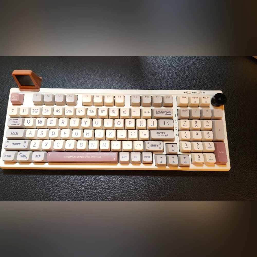 Epomaker RT100 mechanical keyboard